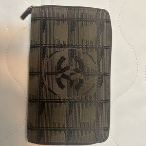 Elegant Brown Checkered Women's Wallet